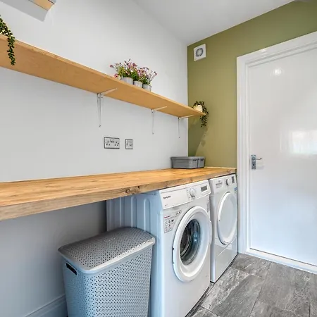 Team 4 Bedroom Free Parking Wifi Moseley Near Centre Nec Bhx Holiday home