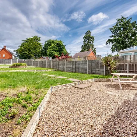 Team 4 Bedroom Free Parking Wifi Moseley Near Centre Nec Bhx Holiday home